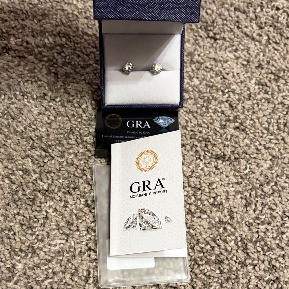 Moissanite earrings 1ct new